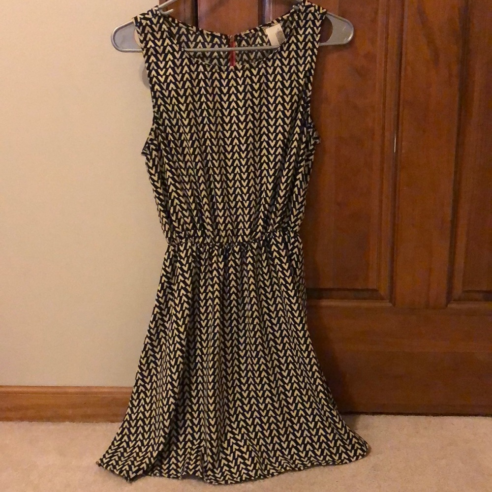 Sleeveless Patterned Dress!